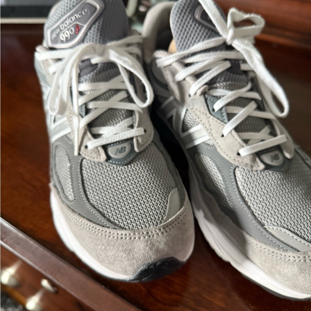 New Balance 990v4 Gray and White Running Shoes
